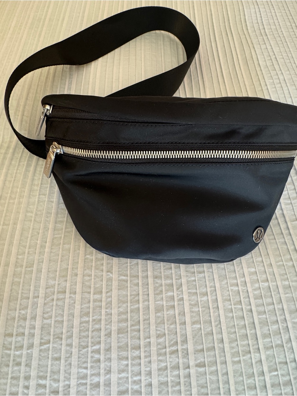 Lululemon men’s Black Waist Pack - Sleek Everyday Carry